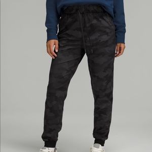 Lululemon Stretch High-Rise Jogger